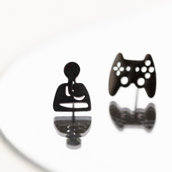 Gamer Earrings (black) - Picture 4 of 5
